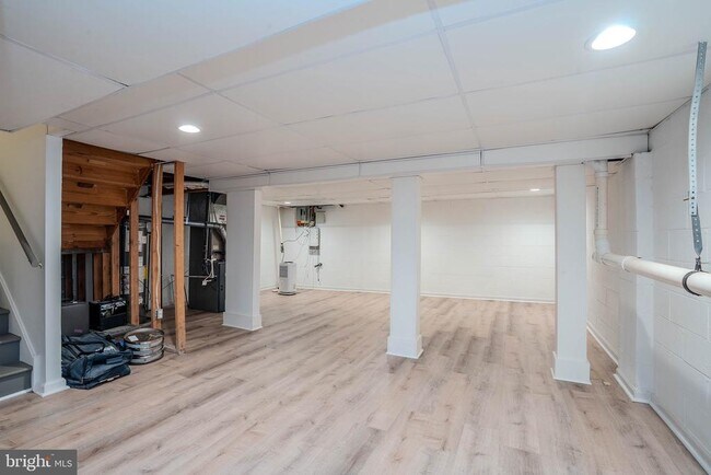 Building Photo - 5 Balamor Ln