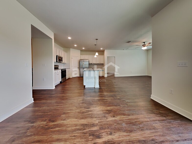 Building Photo - 1031 Tan Tara Trl
