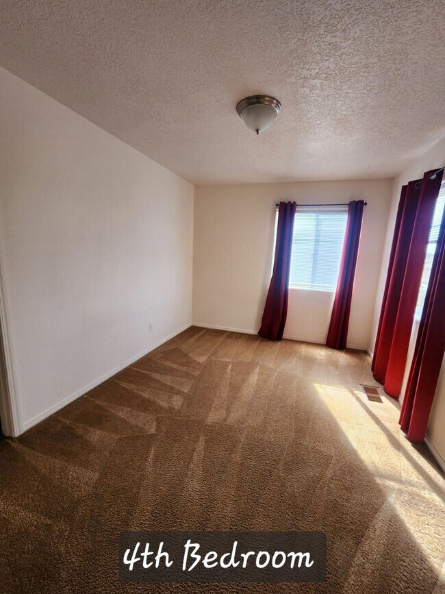 Building Photo - Spacious 4-Bedroom Home with Loft in Charm...