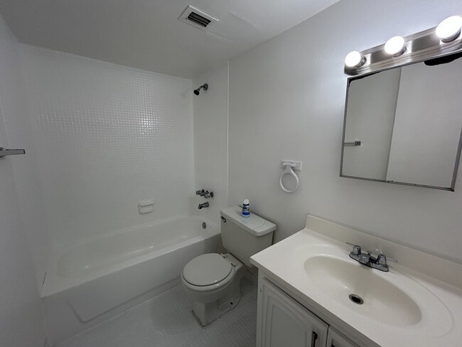 Building Photo - 488 NW 165th St
