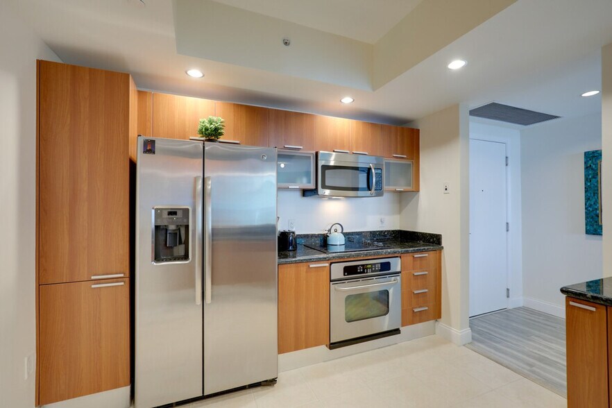 Building Photo - 241 Riverside Dr