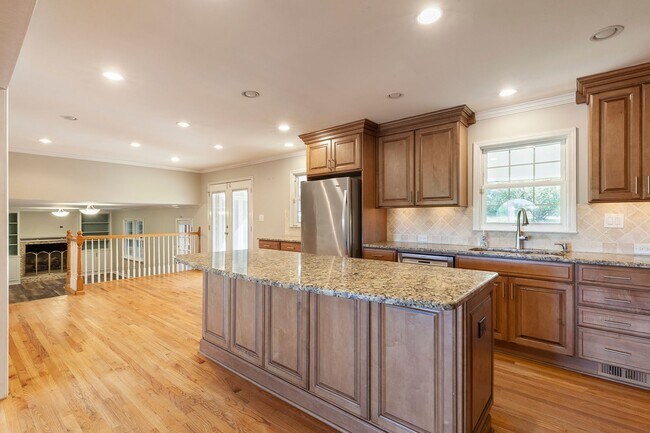 Building Photo - 3741 Fox Glen Ct NE