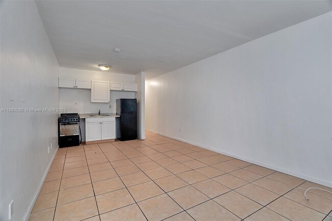 Building Photo - 318 Majorca Ave