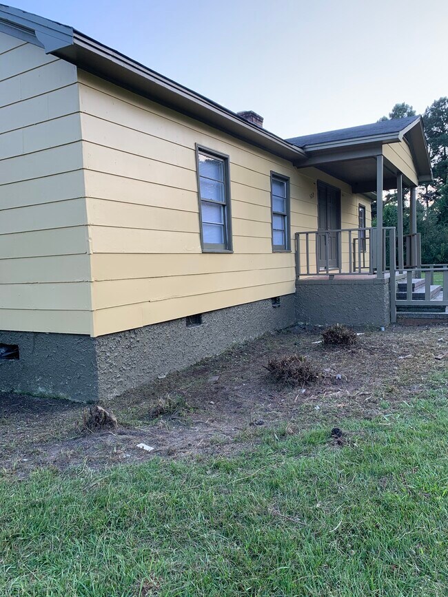 Building Photo - 522 James St