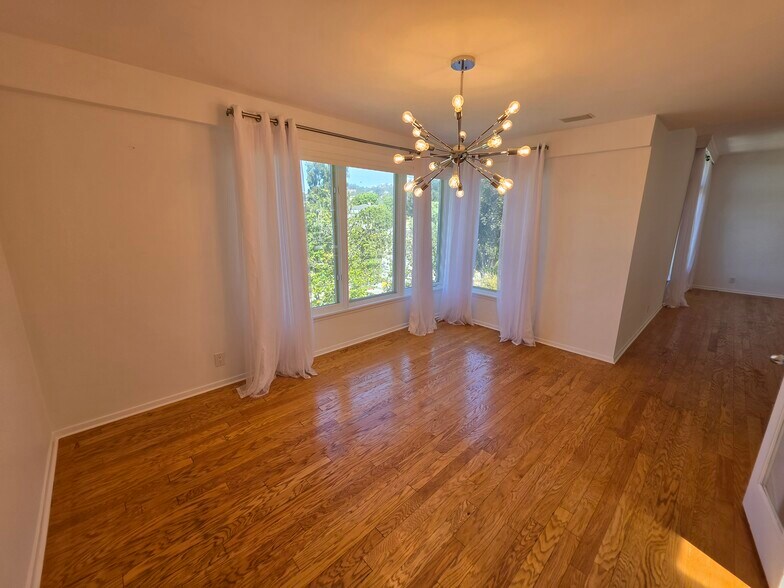 Building Photo - 310 S Thurston Ave