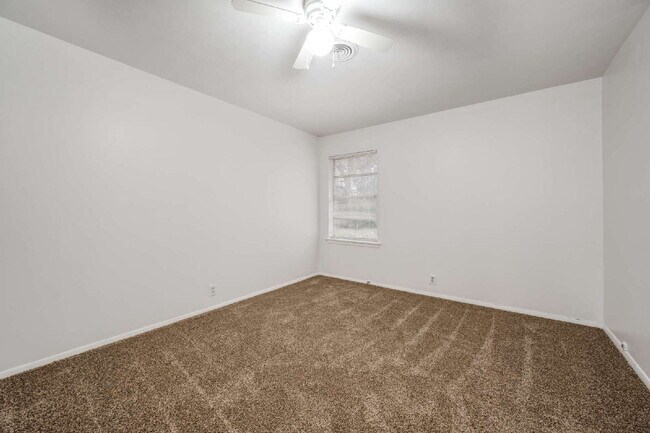 Building Photo - Spacious 4-Bed, 2-Bath Home with Two Living Areas and Huge Shaded Yard – Minutes to UNT/TWU