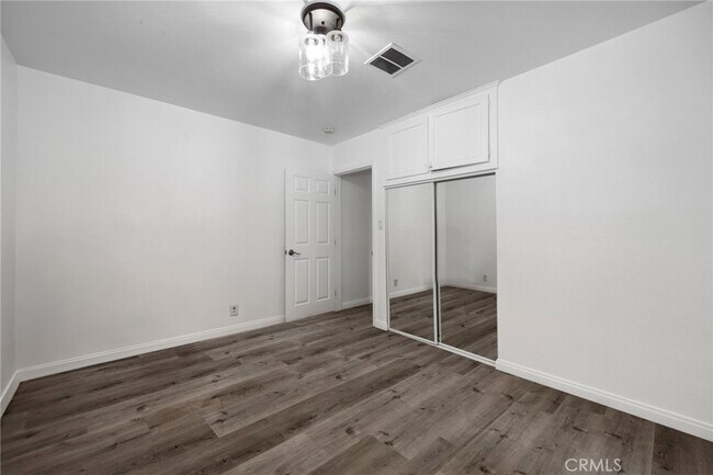 Building Photo - 16938 Hartland St