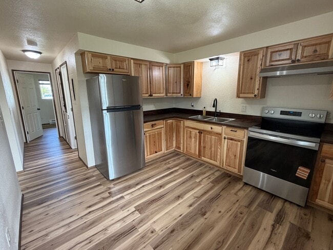 Building Photo - 2 Bedroom 1 Bath 3plex