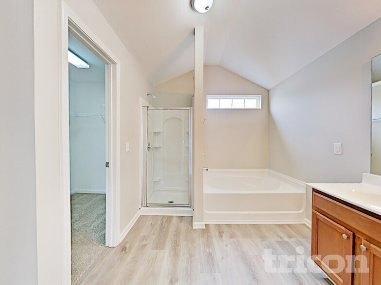 Building Photo - 2114 Lexington Ave