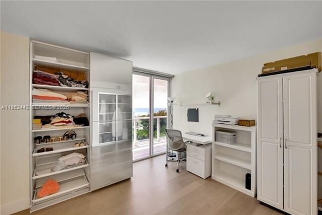Building Photo - 100 Bayview Dr