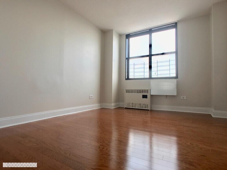 Building Photo - 3333 Broadway