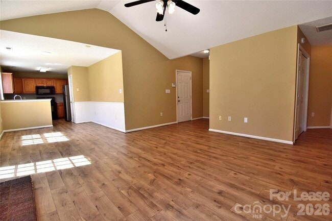 Building Photo - 614 Meadowbrook Dr