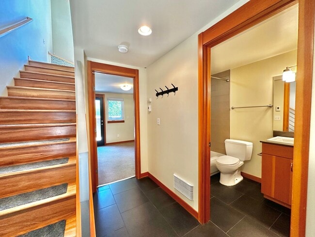 Building Photo - Three-Level Loft-Style 2BR | 3BA with Priv...