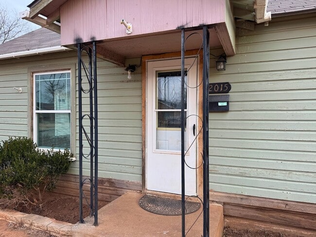 Building Photo - 2706 Palmetto Dr