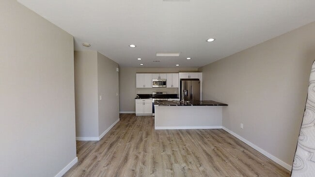 Building Photo - 5575 Mary Ln Dr
