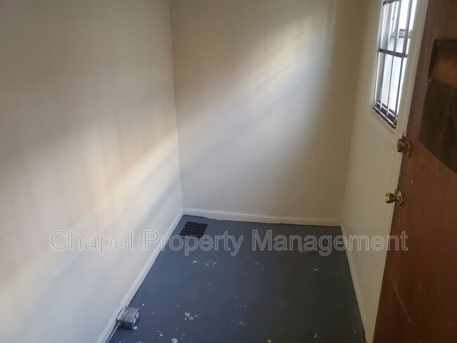 Building Photo - 517 N Wanamaker St