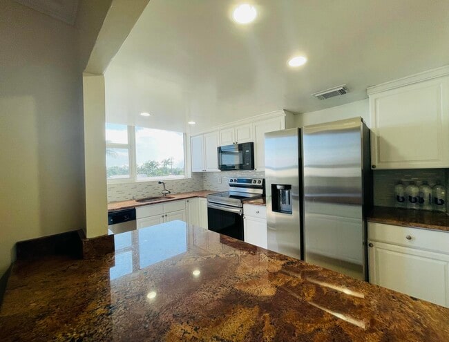 Building Photo - 1237 Hillsboro Mile