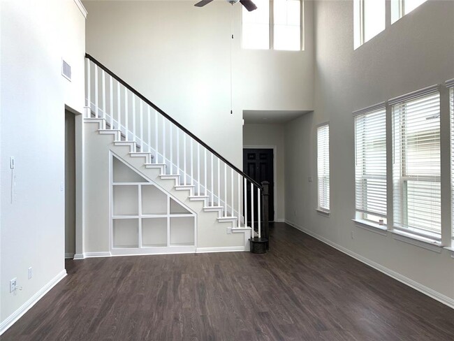 Building Photo - 15915 Cessida St