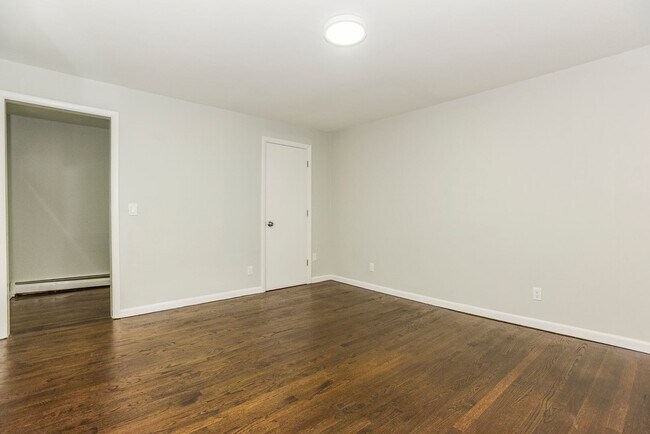 Building Photo - 140 Nash St