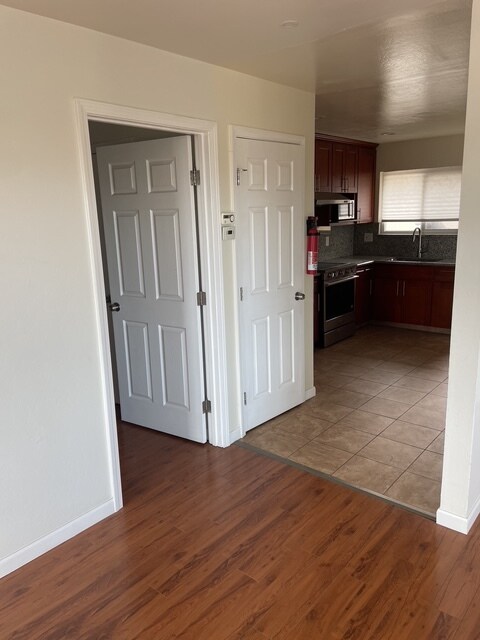 Building Photo - 8079 Greenridge Dr