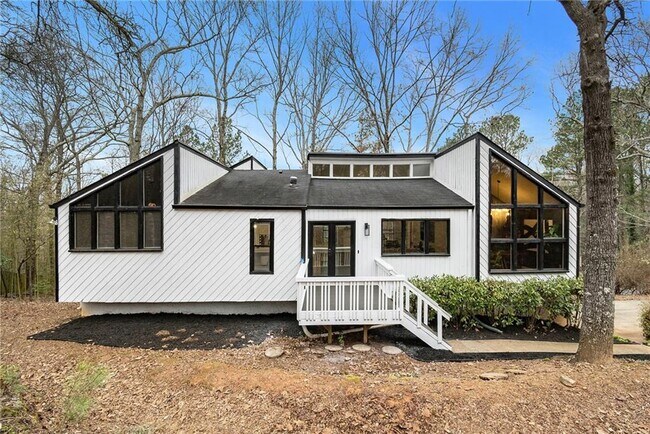 Primary Photo - 1850 Cedar Cliff Dr