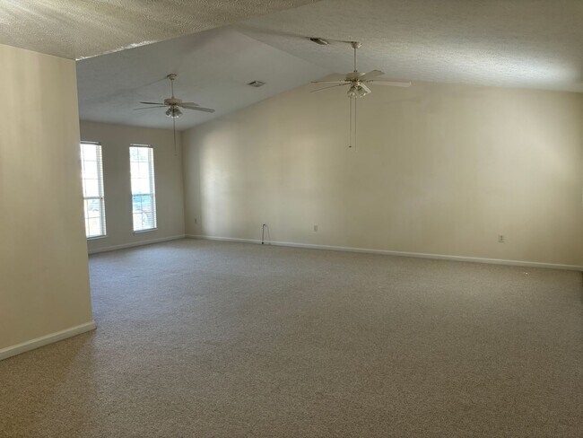 Building Photo - 509 Phillips Ct