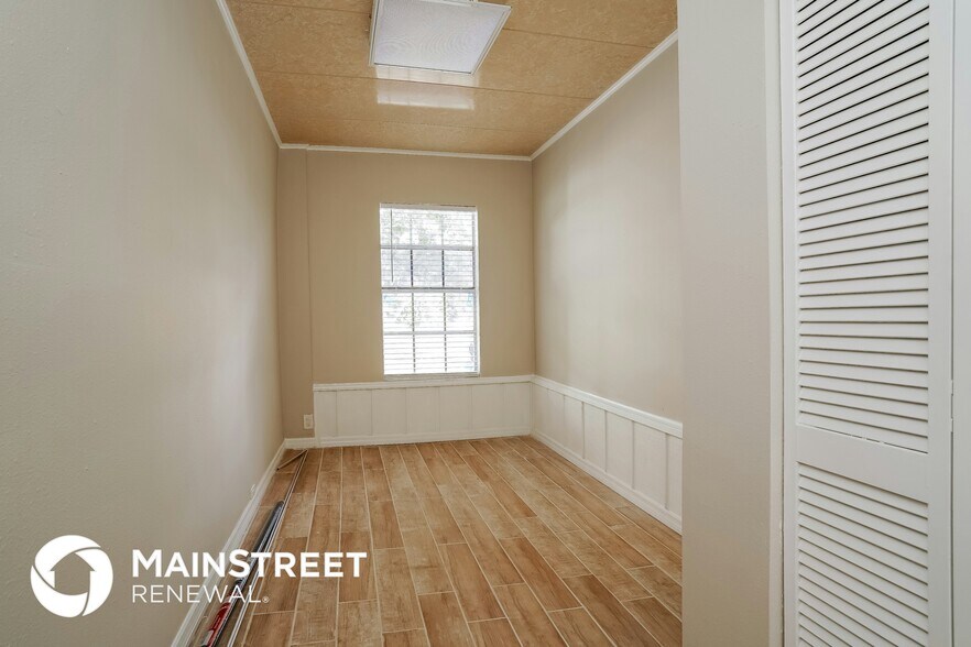 Building Photo - 1219 Thompson Ave