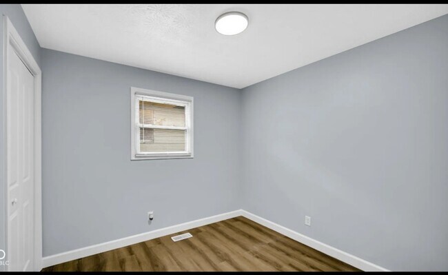 Building Photo - 3106 N Harding St