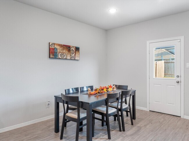 Building Photo - 10811 Violet Bloom Dr