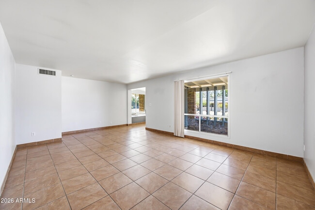 Building Photo - 4213 E Sahuaro Dr