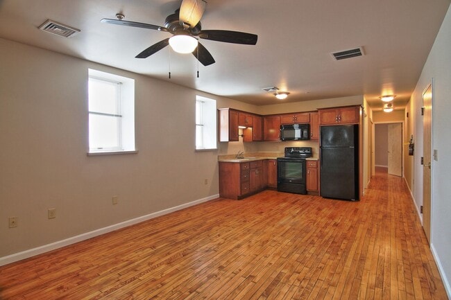 Building Photo - 1314 E Philadelphia Ave