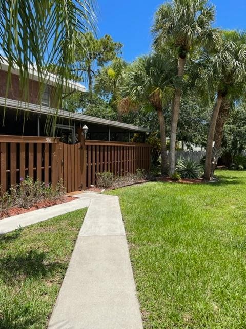 Building Photo - 301 SE Castle Ct