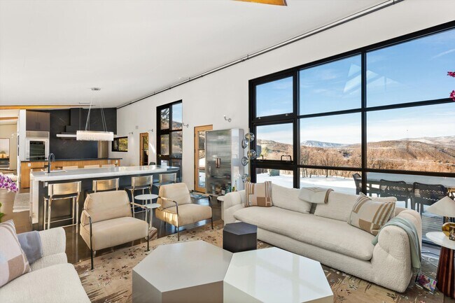 Building Photo - 2700 Juniper Hill Rd