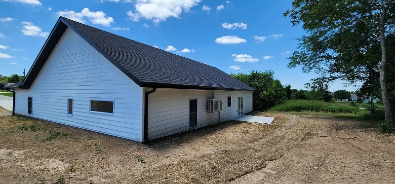 Building Photo - 504 Brian St