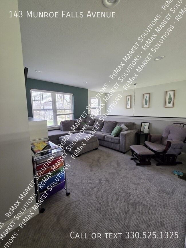 Building Photo - 143 Munroe Falls Ave