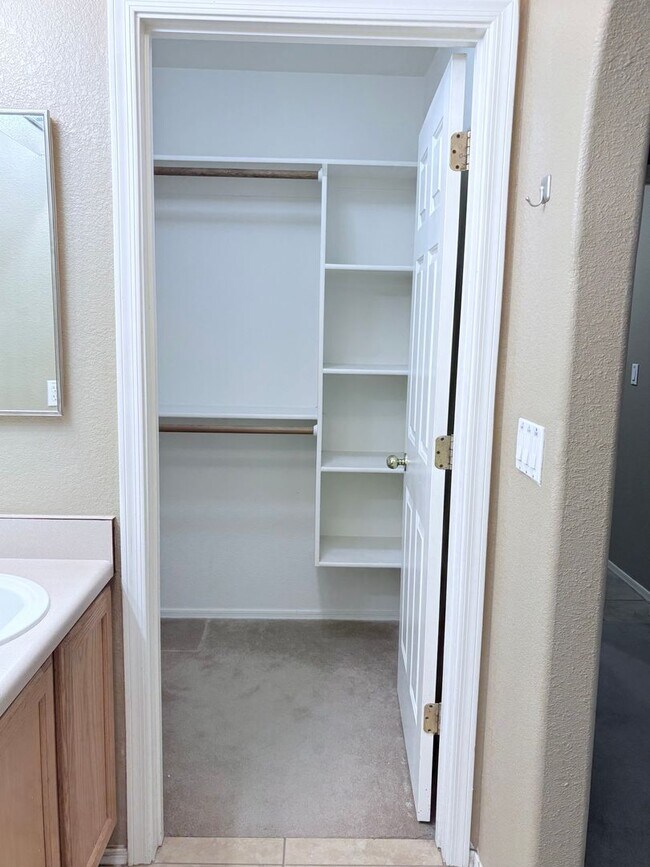 Building Photo - 3 bed/2 bath w/ large backyard in Rita Ran...