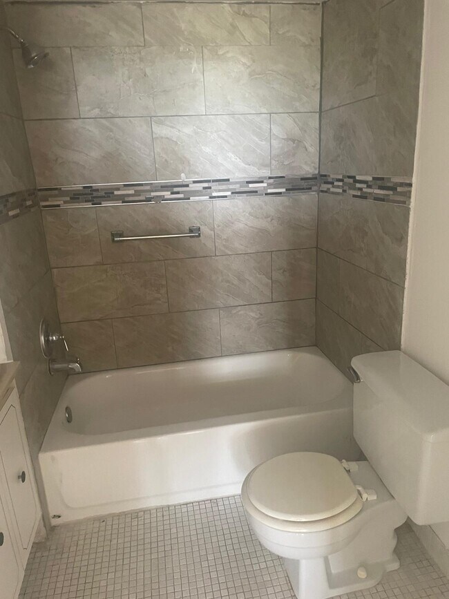 Building Photo - 2571 Aragon Blvd