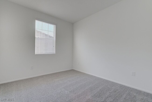 Building Photo - 633 Bellus Pl