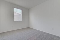 Building Photo - 633 Bellus Pl