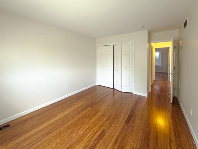 Building Photo - Move-In Ready Ranch Condo with Basement & Prime Location
