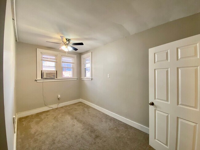Building Photo - 1029 Dana Apts