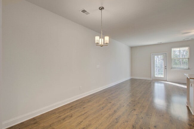 Building Photo - 7821 Montview Rd