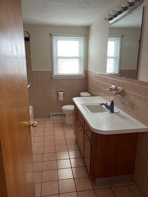 Building Photo - 1713 Caleb Ave