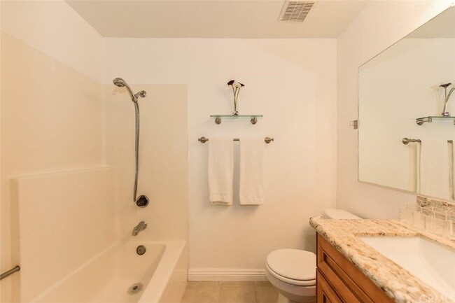 Building Photo - 22757 Lakeway Dr