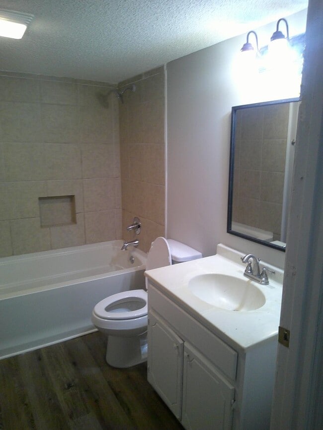 Building Photo - 779 Ridge Crest Dr