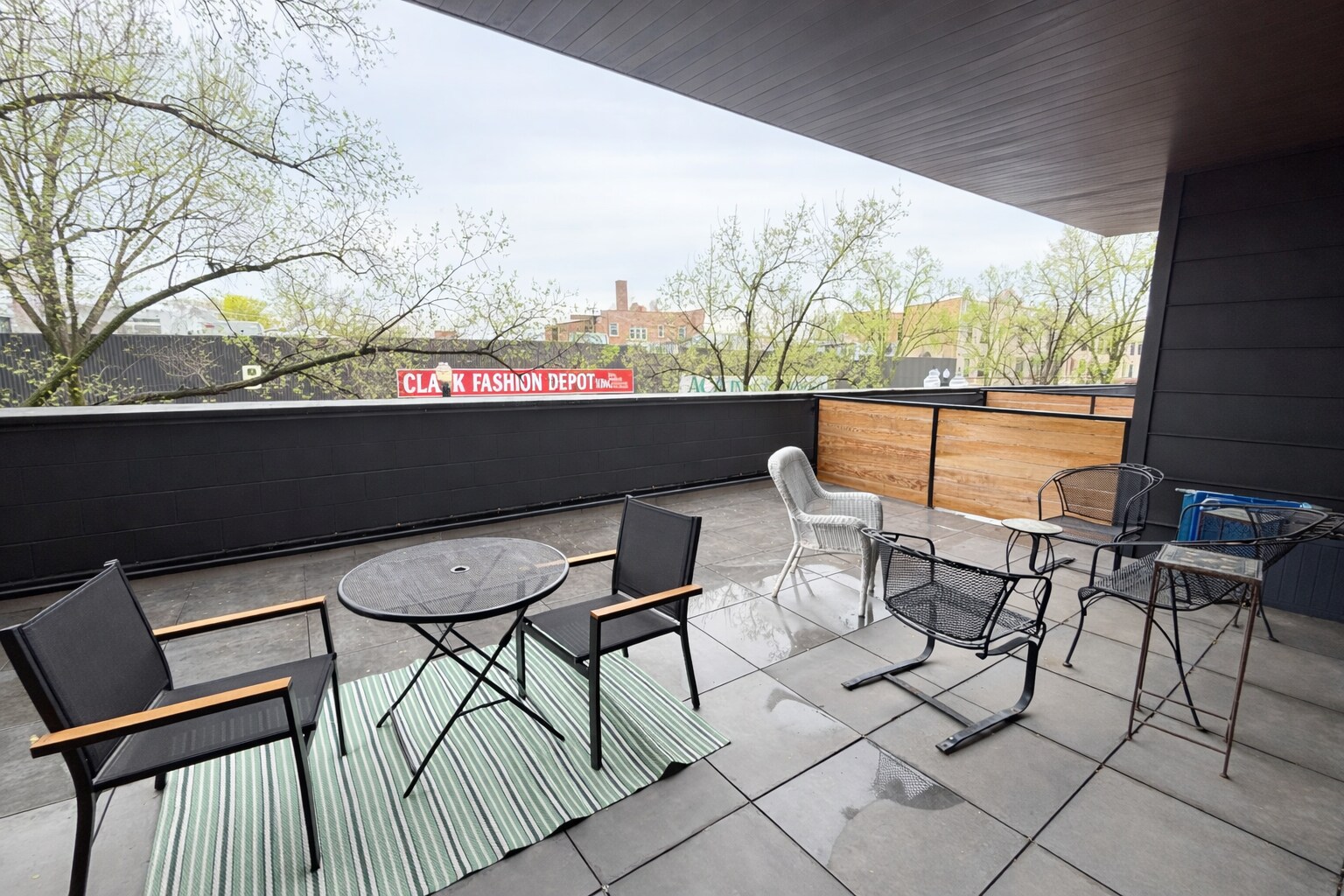 Building Photo - 4513 N Clark St