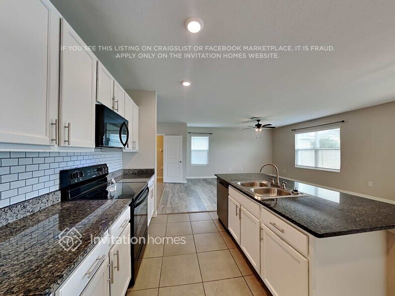 Building Photo - 8099 Pelican Reed Cir