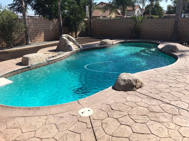 Building Photo - 4bd 3ba Charming Home For Rent!