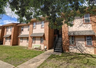 Building Photo - 1100 Austin St
