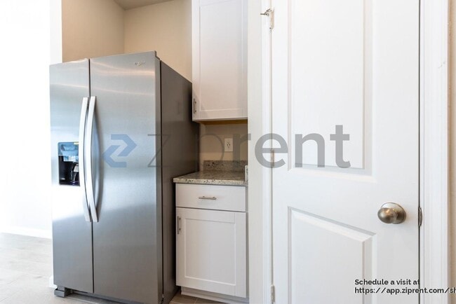 Building Photo - 458 Salisbury Cir